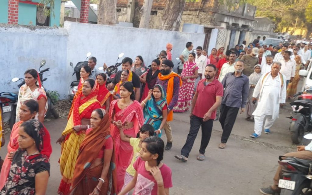 Photos: झारखंड के पूर्व मंत्री लालचंद महतो की अर्थी उठते ही सबकी आंखें हुईं नम 2 Lalchand Mahto Death Today Photo Story 2