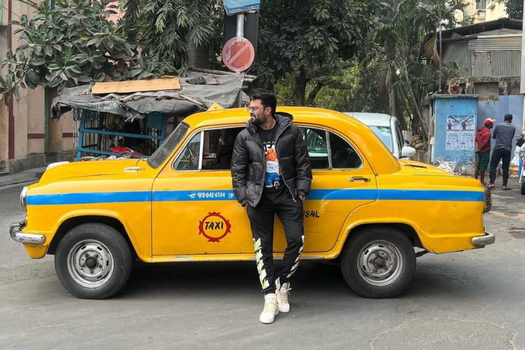 मनीष पॉल ने खरीदी चमचमाती कार, आप भी जानें इस लग्जरी सवारी की प्राइस 4 Manish Paul