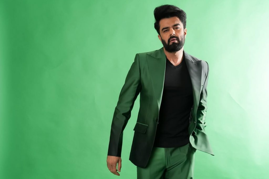 मनीष पॉल ने खरीदी चमचमाती कार, आप भी जानें इस लग्जरी सवारी की प्राइस 6 Manish Paul 5