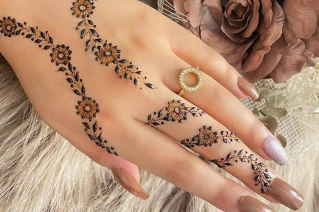 Eid Mehndi Design: ईद को बनाएं और भी यादगार और खास, अपनाएं ये मेहंदी डिजाइंस 4 Minimal Mehndi Design