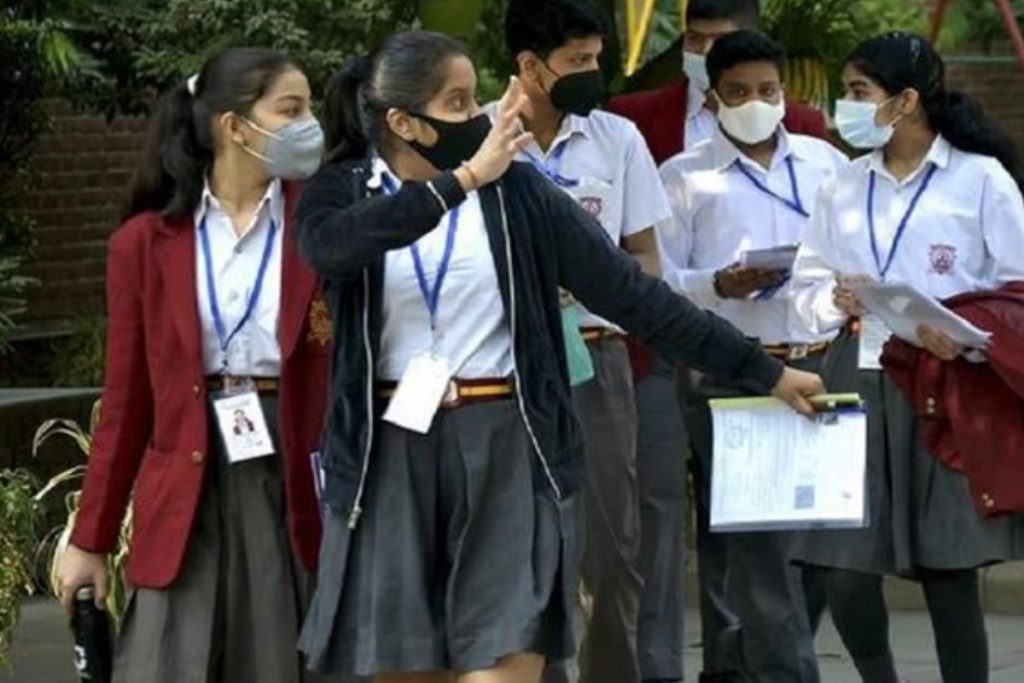 students checking result 1