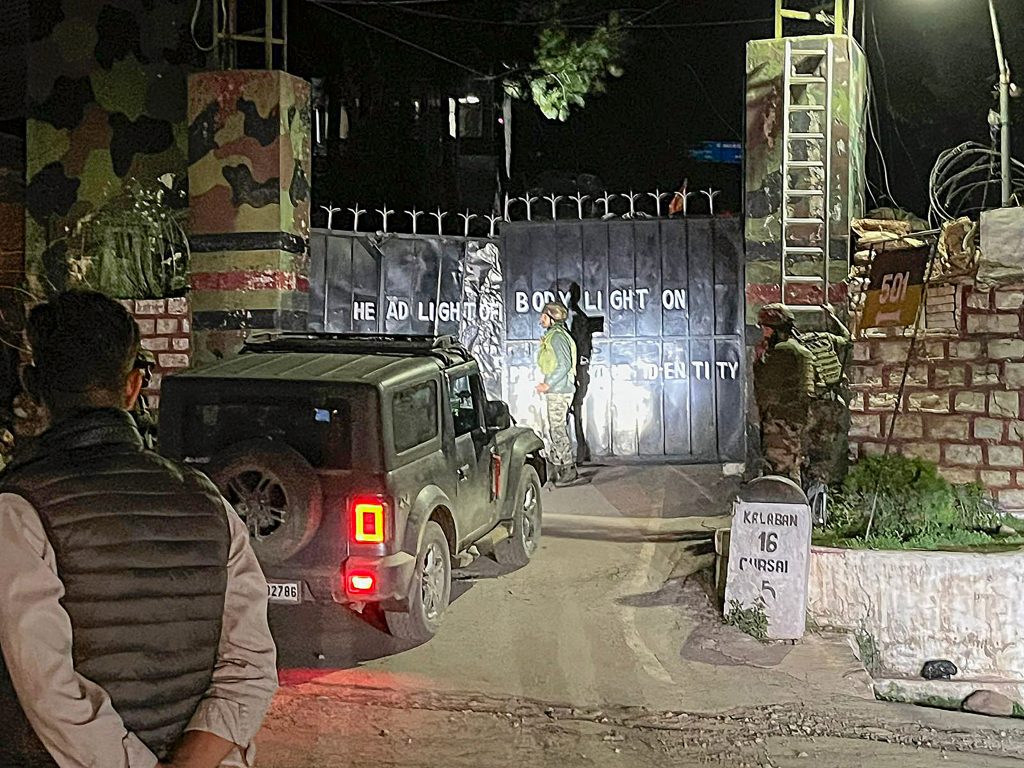 Jammu-Kashmir News: पुंछ में लोकसभा चुनाव से पहले आतंकी हमला, एक शहीद, चार घायल 1 04051 Pti05 04 2024 000370B