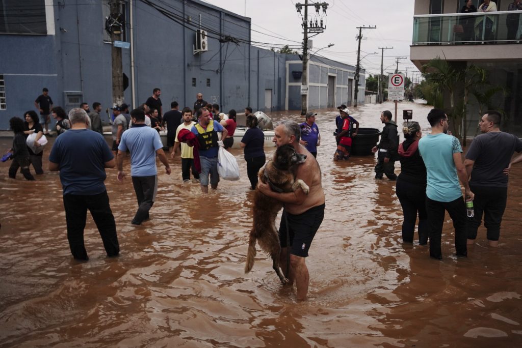 Brazil Floods: ब्राजील में बाढ़ से 75 की मौत, भयावह तस्वीरें आईं सामने 2 05051 Ap05 05 2024 000002B