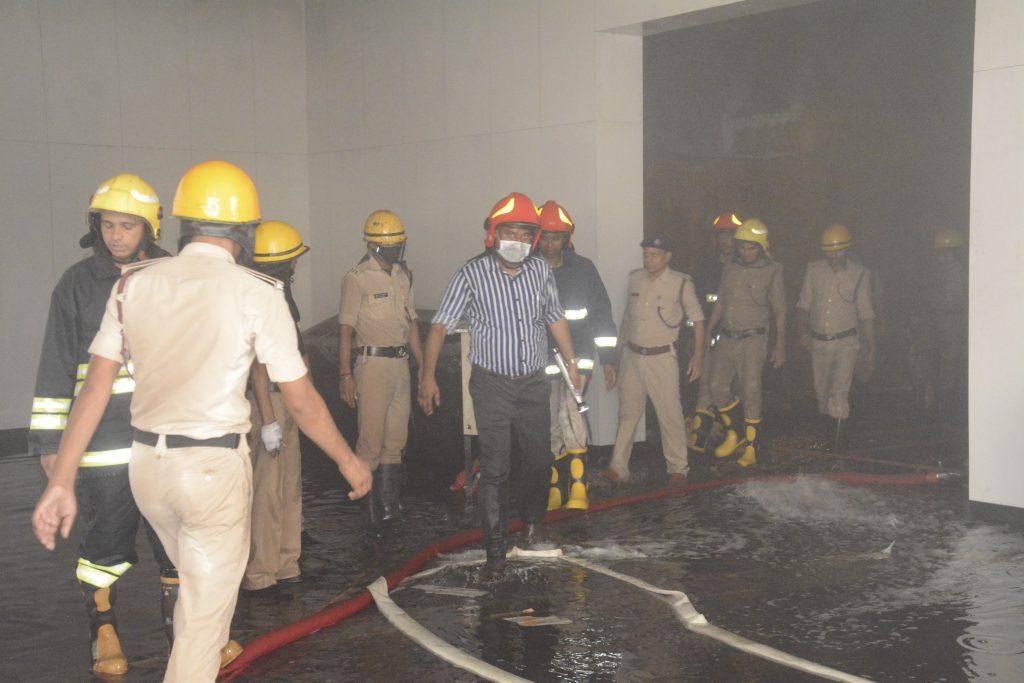 Photos: पटना संग्रहालय में वेल्डिंग के दौरान निकली चिंगारी से भड़की आग, 25 दमकल की गाड़ियों ने आग पर पाया काबू 4 08Pat 81 08052024 2