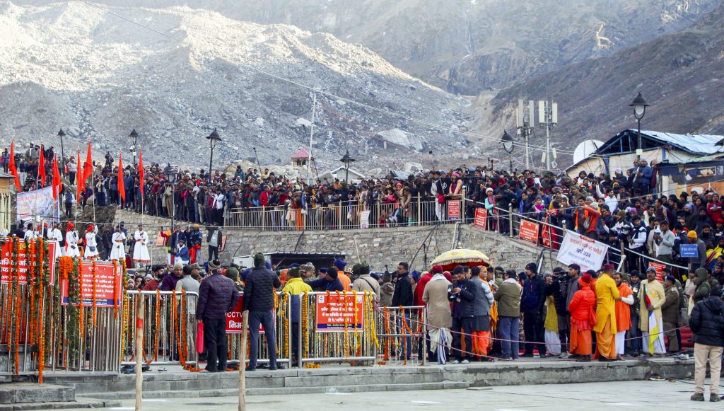 Char Dham Yatra 2024 : मंदिर परिसर में वीडियो और रील बनाने पर बैन, भारी भीड़ को देखते हुए लिये गये दो बड़े फैसले 2 10051 Pti05 10 2024 000025A
