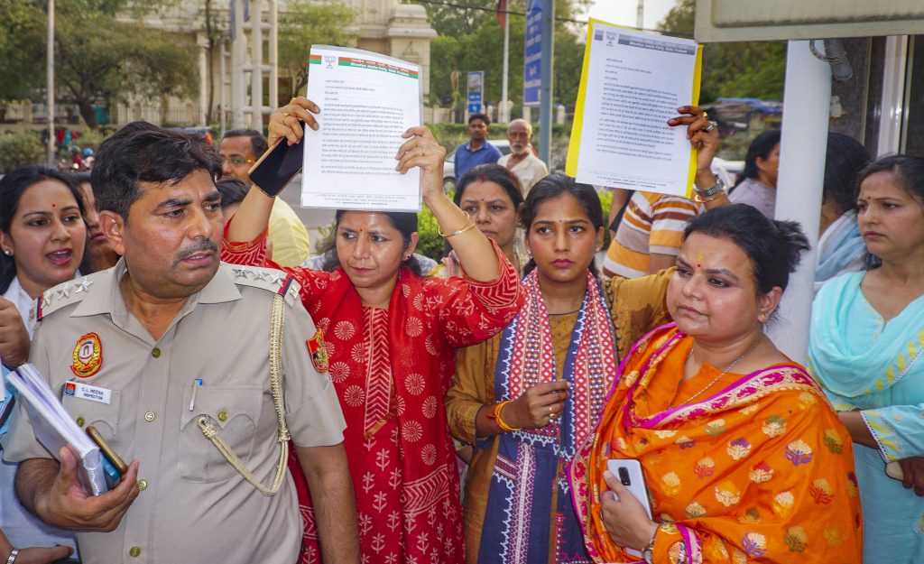 अरविंद केजरीवाल के पीए विभव कुमार ने स्वाति मालीवाल को मारा था थप्पड़, केस दर्ज होने के बाद एक्शन में पुलिस 1 16051 Pti05 16 2024 000197B