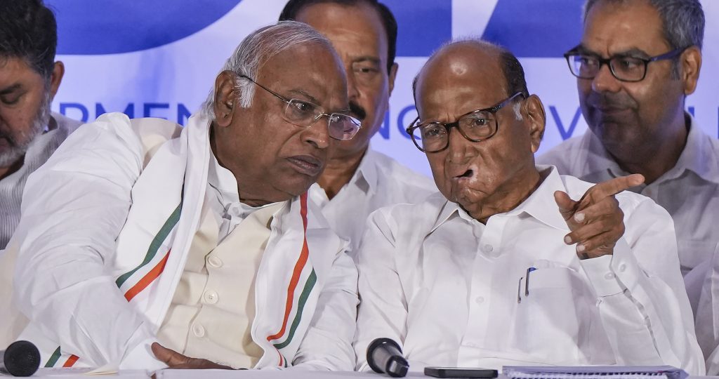 चुनाव के बीच कांग्रेस में दरार! ममता बनर्जी को लेकर मल्लिकार्जुन खरगे के बयान पर अधीर रंजन चौधरी ने कह दी बड़ी बात 1 18051 Pti05 18 2024 000041A