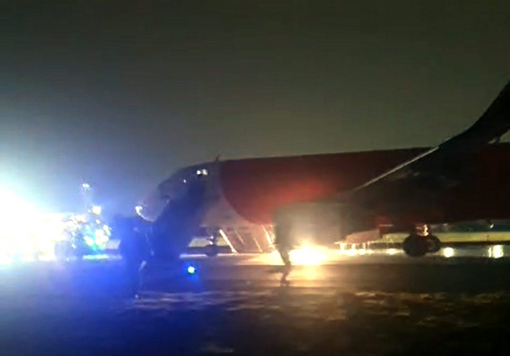 Air India Flight Fire: एयर इंडिया एक्सप्रेस की फ्लाइट के इंजन में लगी आग, बाल-बाल बची यात्रियों की जान 1 19051 Pti05 19 2024 000055B