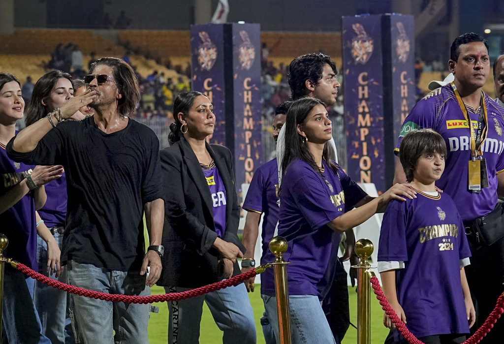 Ipl 2024: Kkr 10 साल बाद बना चैंपियन, तीसरी बार अपने नाम की ट्रॉफी, तस्वीरों में देखें जीत का जश्न 7 26051 Pti05 26 2024 000554A