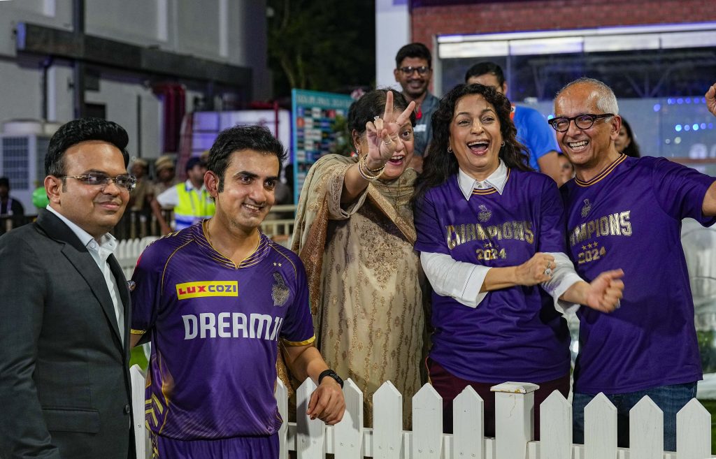 Ipl 2024: Kkr 10 साल बाद बना चैंपियन, तीसरी बार अपने नाम की ट्रॉफी, तस्वीरों में देखें जीत का जश्न 2 26051 Pti05 26 2024 000558A
