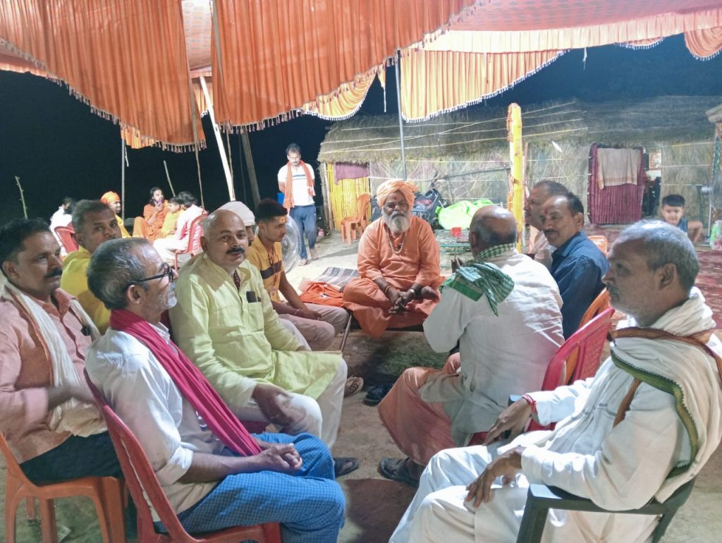 Photo: श्री लक्ष्मी नारायण महायज्ञ में देखने को मिली अनोखी झलक, श्रीराम कथा मंच पर एक साथ यज्ञाधीश, कथा वाचिका और मौलवी 10 27