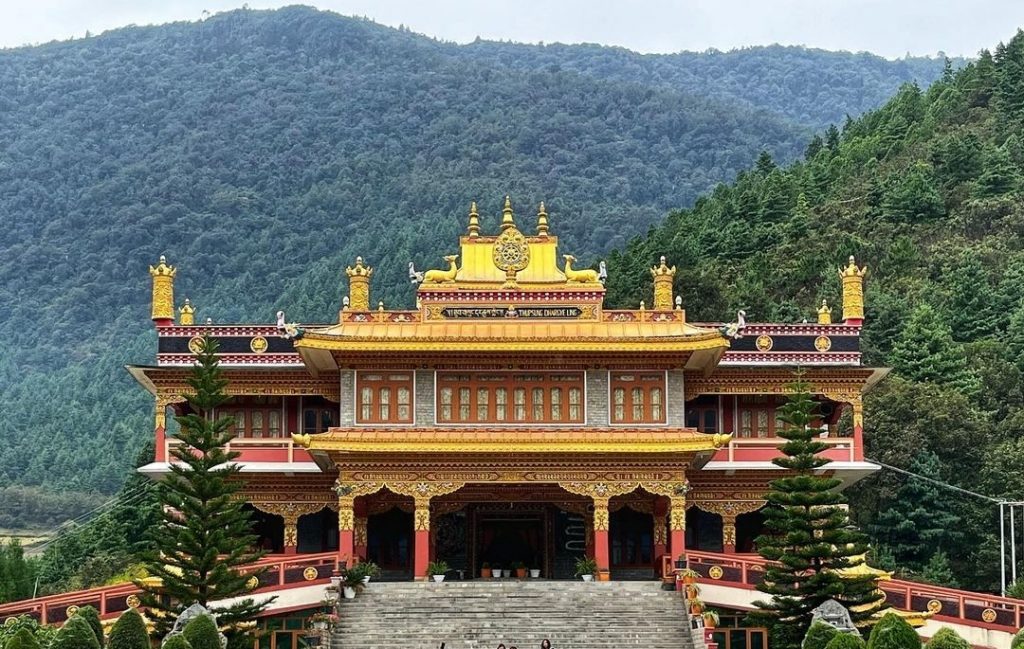 Northeast India: अरुणाचल प्रदेश की दिरांग घाटी, जहां जाकर अटक जायेगा दिल, चारों तरफ दिखती है हरियाली 1 Baudh Monestry
