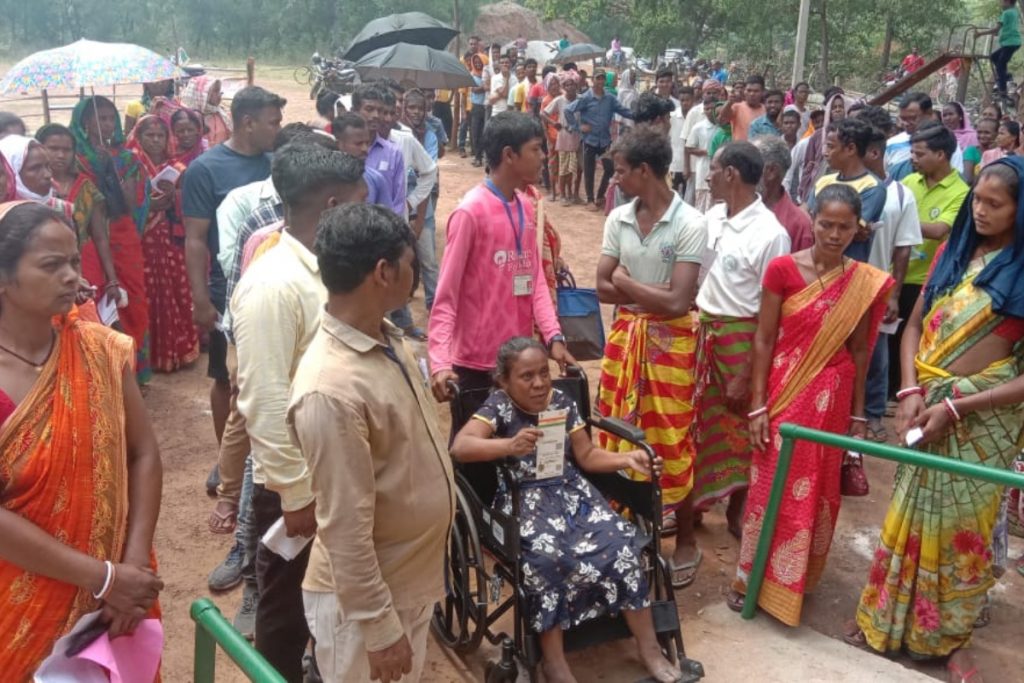 Lok Sabha Election 2024 : झारखंड की चार लोकसभा सीटों पर चुनाव में दिखा लोगों का उत्साह, नक्सल इलाकों में बंपर वोटिंग, देखें तस्वीरें 7 Election 9