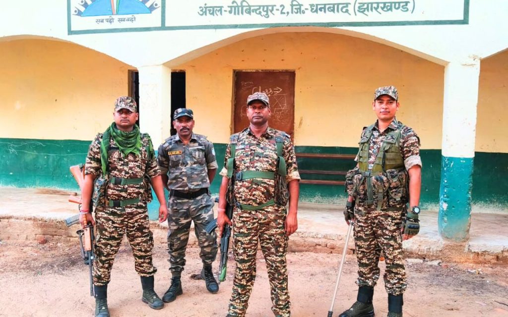 Lok Sabha Election 2024 Phase Six Voting Photos: रांची, धनबाद में लोकतंत्र के महापर्व का उत्साह चरम पर, सुबह से ही लाइन में लगे लोग 3 Lok Sabha Election 2024 Phase Six Voting Dhanbad Lok Sabha