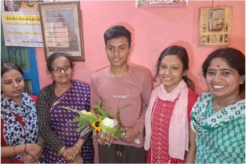 Wbbse Madhyamik Result 2024 : माध्यमिक परीक्षा में अव्वल नंबर लाये छात्रों में कोई बनना चाहता है डाॅक्टर तो कोई आईपीएस 2 Madhyamik Result 11