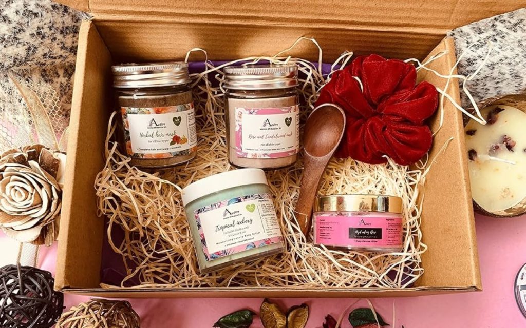 Mother'S Day Gifts Under 2000: अपनी मां को इस मदर्स डे दें ये खास उपहार 3 Self Care Kit