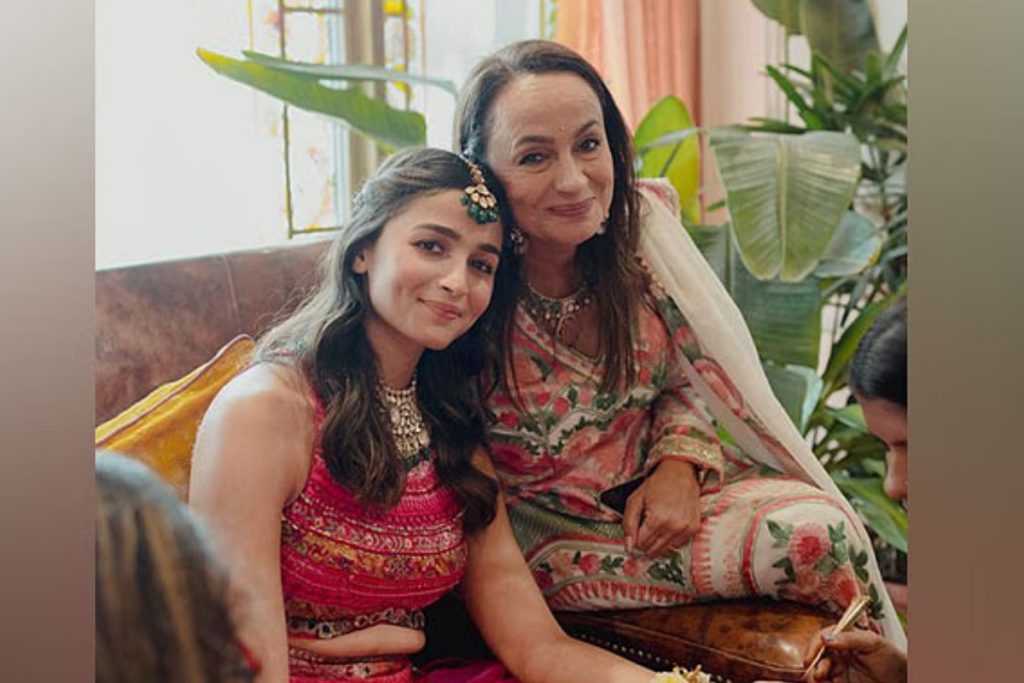 Mother'S Day 2024: ये हैं बॉलीवुड की सबसे स्टाइलिश मां-बेटी की जोड़ी, ग्लैमर ऐसा कि आप भी कहेंगे-दोनों बहनें है क्या 3 Alia Bhatt Soni