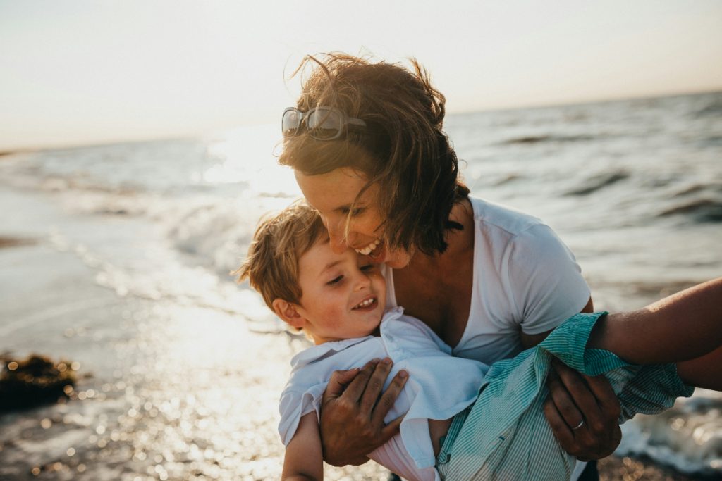 Mother'S Day 2024: इस मदर्स डे को अपनी मां के लिए बनाएं एक्स्ट्रा स्पेशल, गिफ्ट में दें ये चीजें 1 Gift Ideas 2