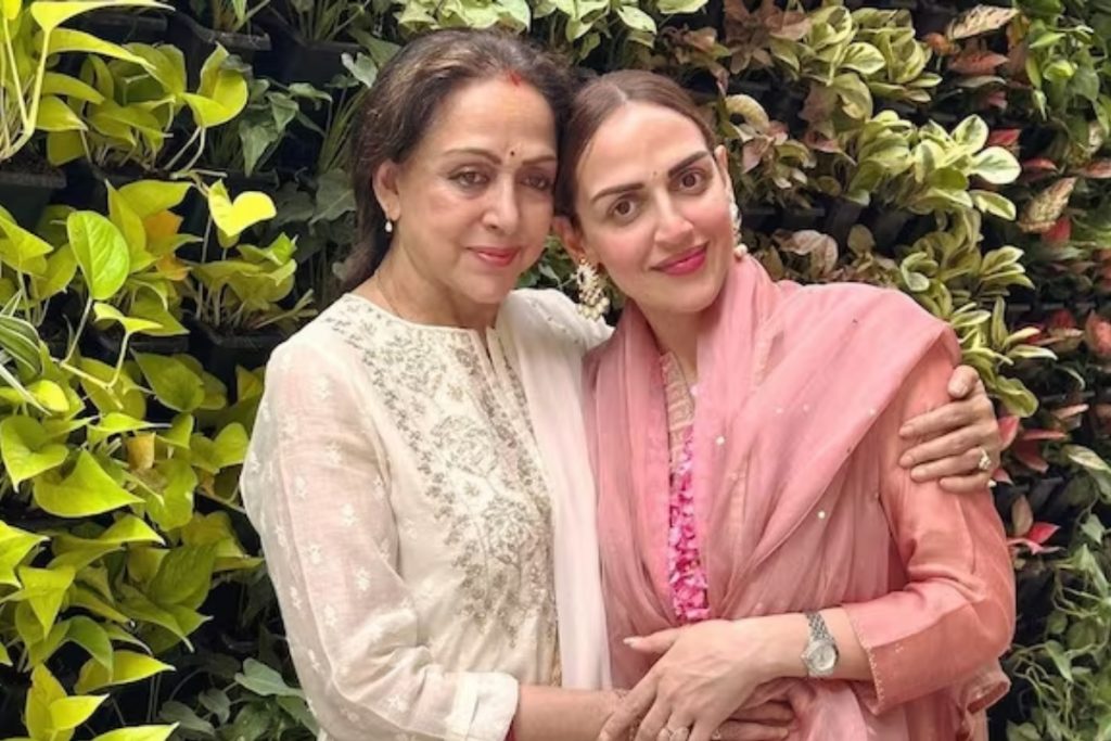 Mother'S Day 2024: ये हैं बॉलीवुड की सबसे स्टाइलिश मां-बेटी की जोड़ी, ग्लैमर ऐसा कि आप भी कहेंगे-दोनों बहनें है क्या 4 Hema Malini Esha Deol