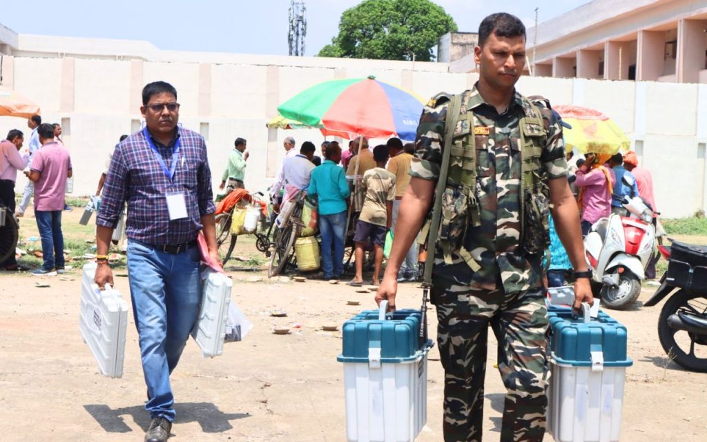 बोकारो में बोले मतदानकर्मी और पदाधिकारी- हम हैं तैयार, आपका है इंतजार, टुंडी में मतदानकर्मी बेहोश 2 Jharkhand Lok Sabha Election Bokaro News 2