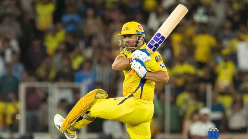 Dhoni Hairstyle: धोनी के 5 बेस्ट हेयरस्टाइल के दीवाने हैं फैन्स, किसकी तरह दिखना चाहते थे माही? किसने कहा था- मत कटवाना अपने बाल 10 Ms-Dhoni-Ipl-2023-Gt-Vs-Csk-