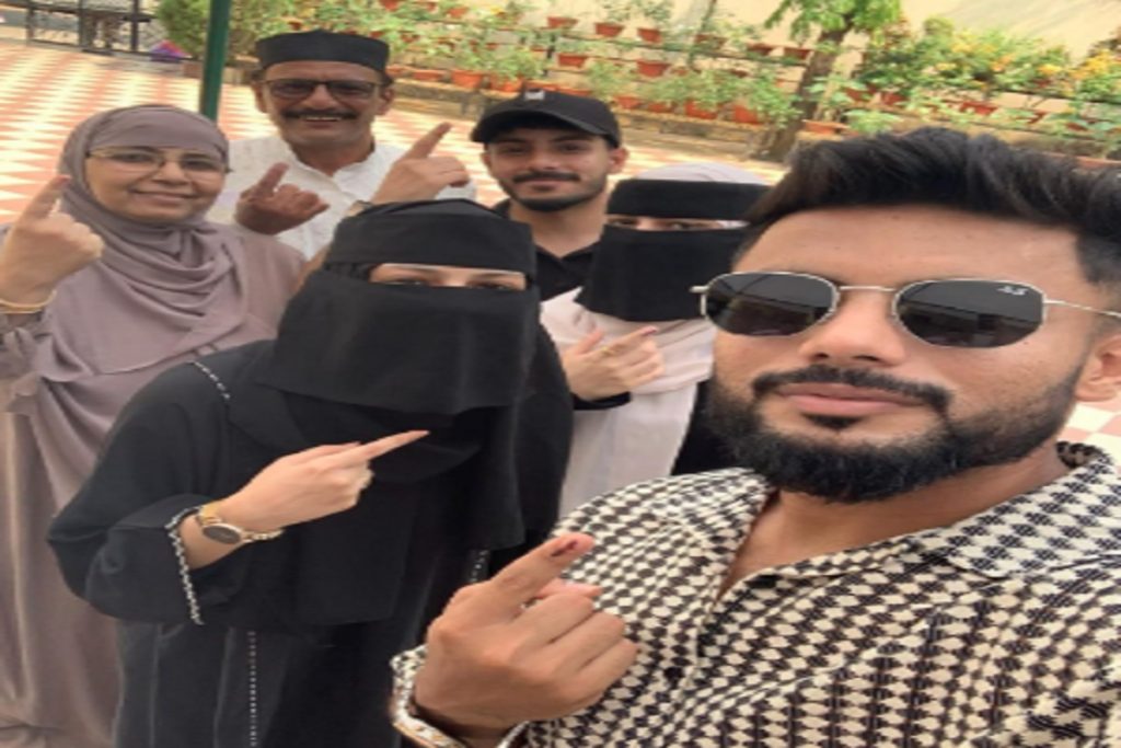 लोकसभा चुनाव के छठे चरण में झारखंड के इन जाने-माने लोगों ने किया मतदान, देखें तस्वीरें 3 Rahman