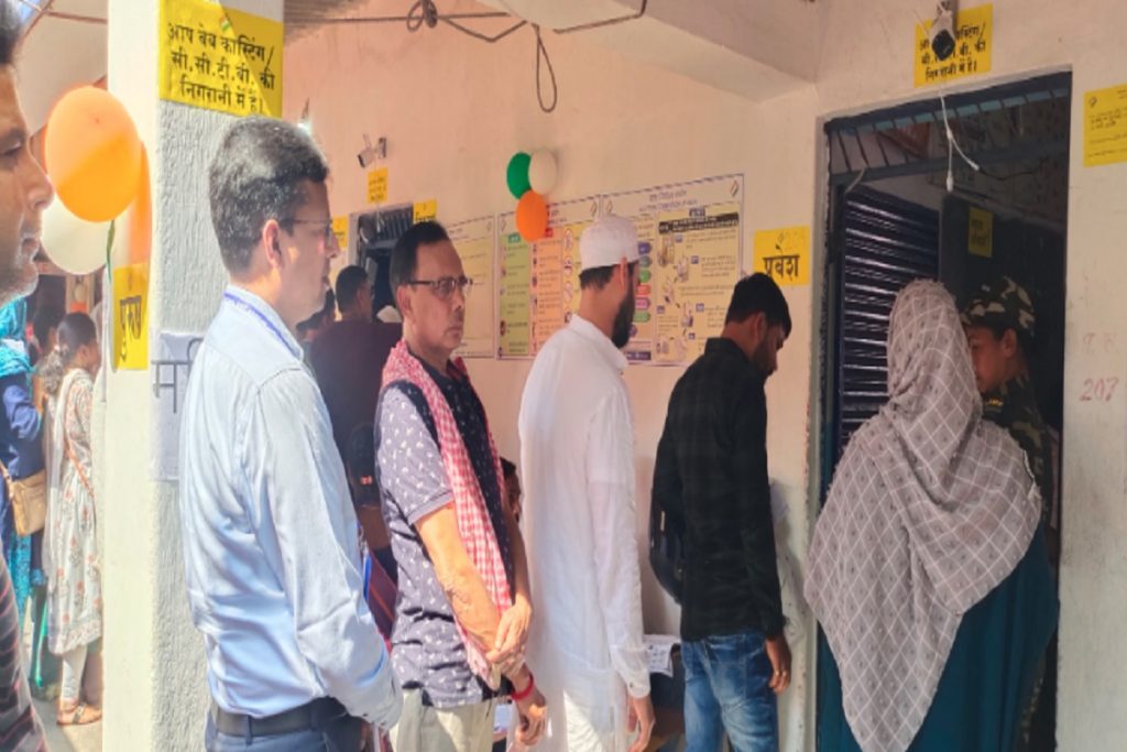 लोकसभा चुनाव के छठे चरण में झारखंड के इन जाने-माने लोगों ने किया मतदान, देखें तस्वीरें 4 Rahul Sinha