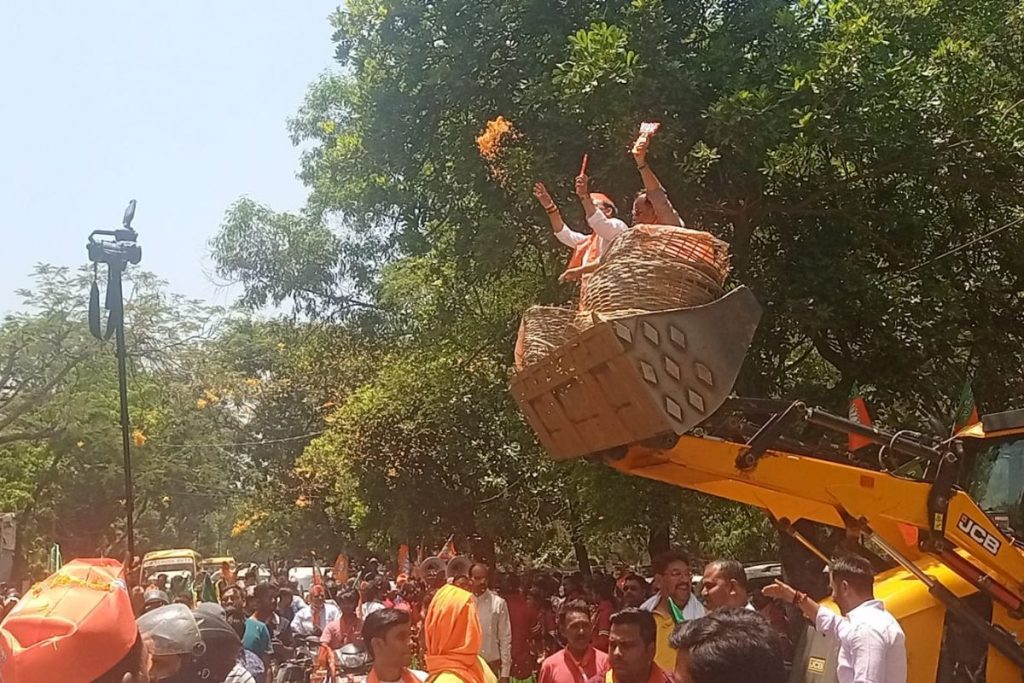 Photos: संजय सेठ ने रांची से किया नामांकन, समर्थकों पर Jcb से की गई फूलों की बारिश 1 Sanjay Seth Bjp Nomination Rally Ranchi Jharkhand Lok Sabha Chunav 2024 1