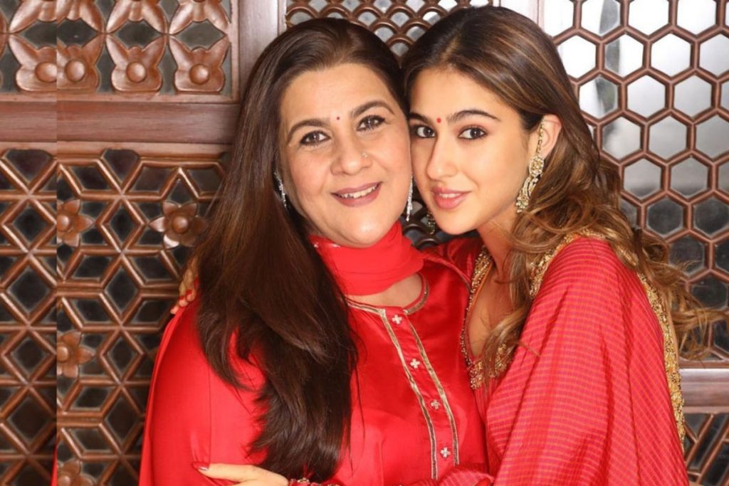 Mother'S Day 2024: ये हैं बॉलीवुड की सबसे स्टाइलिश मां-बेटी की जोड़ी, ग्लैमर ऐसा कि आप भी कहेंगे-दोनों बहनें है क्या 1 Sara Amrita