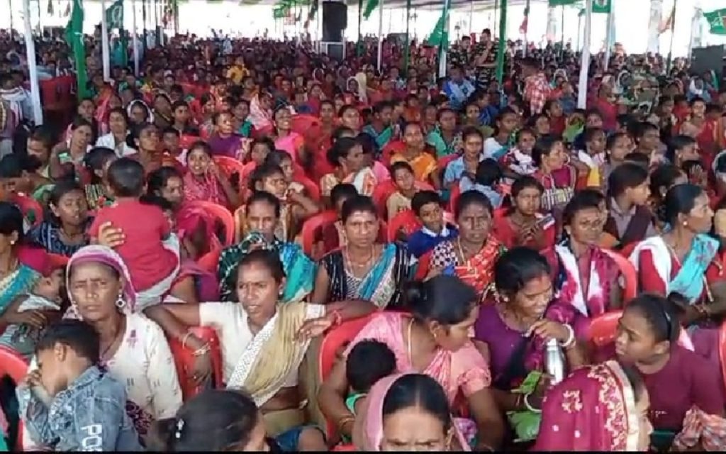 Jharkhand News: नफरत की राजनीति कर देश को मुद्दे से भटका रहे हैं पीएम मोदी, बेंगाबाद में गरजे राजद नेता तेजस्वी यादव 1 Tejaswi Yadav In Jharkhand 1