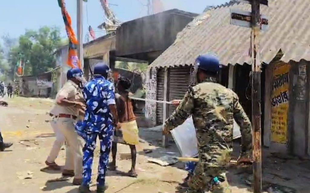 Wb News: लोकसभा चुनाव से पहले नंदीग्राम में हिंसा, आगजनी, पथराव, चुनाव आयोग ने मांगी रिपोर्ट 1 West Bengal Nandigram Violence Lok Sabha Chunav 2