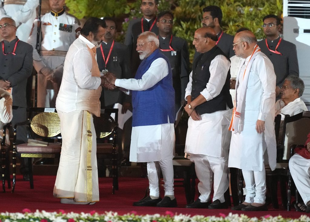 Narendra Modi Cabinet : कौन हैं केरल में बीजेपी का खाता खुलवाने वाले सुरेश गोपी? पीएम मोदी ने खुद कॉल करके बुलाया 1 09061 Pti06 09 2024 000538B