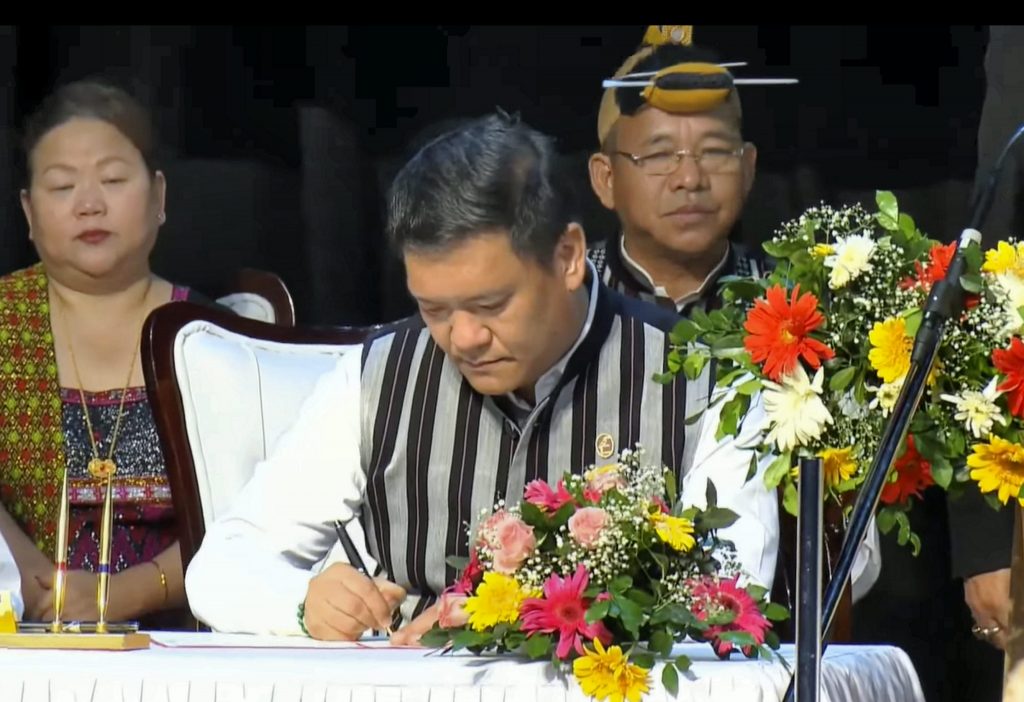 Arunachal Pradesh: तीसरी बार अरुणाचल प्रदेश के मुख्यमंत्री बनने वाले पेमा खांडू के बारे में जानें खास बातें 2 13061 Pti06 13 2024 000043B