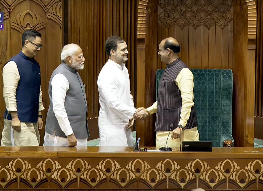 Om Birla 2.0: ओम बिरला फिर चुने गए लोकसभा स्पीकर, आसन तक लेकर गये पीएम मोदी और राहुल गांधी 1 26061 Pti06 26 2024 000050B