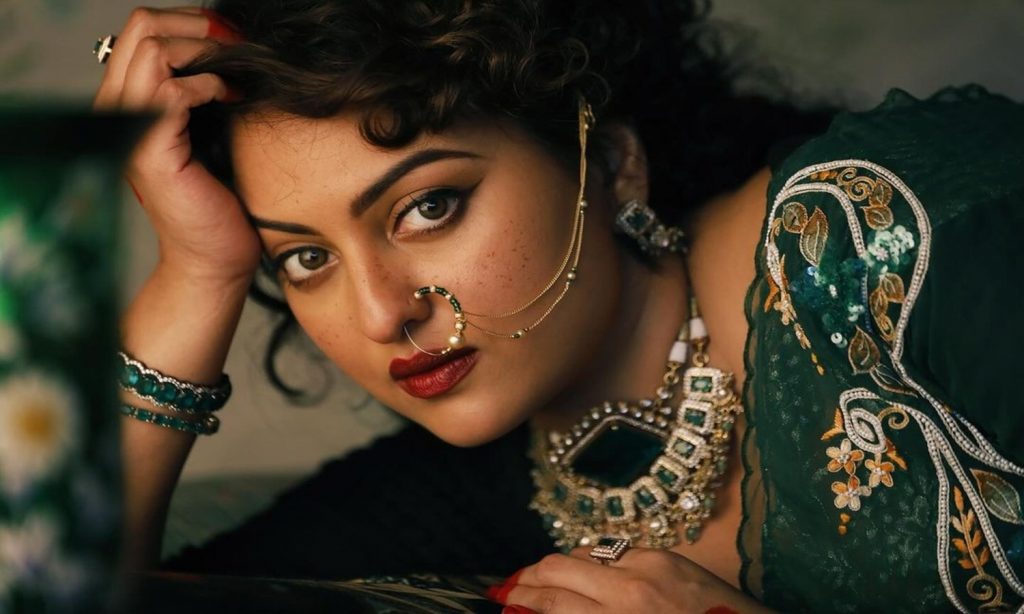 जूनियर शॉटगन हैं सोनाक्षी सिन्हा, कभी वजन के लिए हुई ट्रॉल, आज करती है दमदार रोल 1 296104125