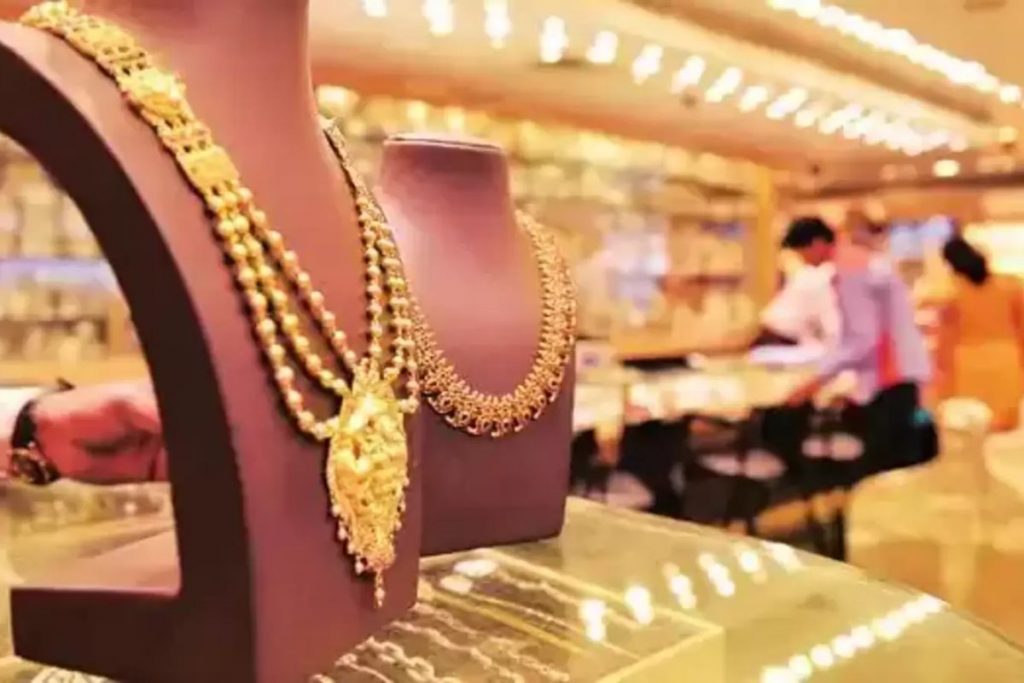 Gold : दुबई से सोना लाना कितना फायदेमंद ? जान लें यह बातें 2 Add A Heading 16