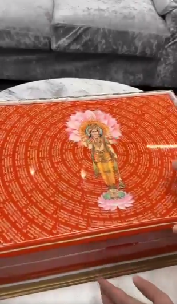 अनंत अंबानी-राधिका मर्चेंट की शादी का इनविटेशन कार्ड बेहद खास, वेडिंग बॉक्स में है अनोखी चीज 1 Anant Ambani Radhika Merchant Wedding