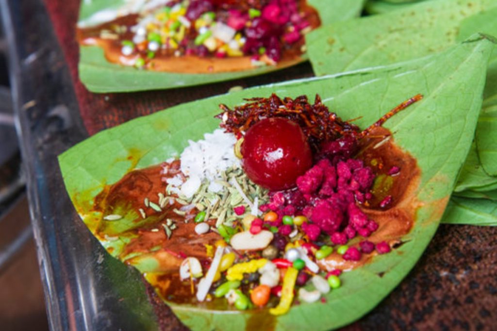 Varanasi Street Food: बनारसी चाट से लेकर कचौड़ी तक, इन स्ट्रीट फूड्स के लिए फेमस है बनारस 4 Banarasi Paan