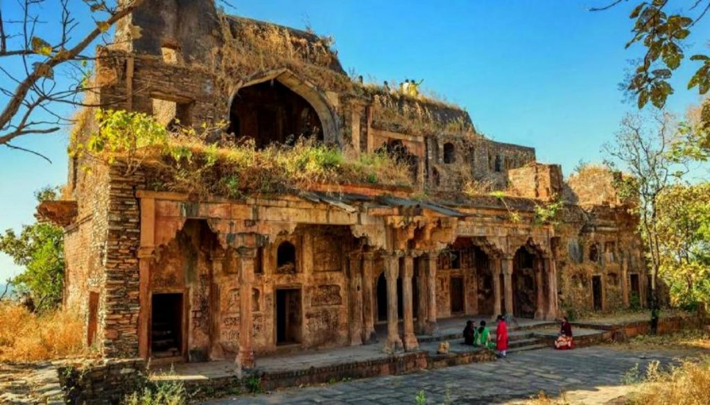 भोपाल में जरूर घूमें ये 3 ऐतिहासिक किले, जान जाएंगे पूरा इतिहास 2 Ginnaurgarh Fort