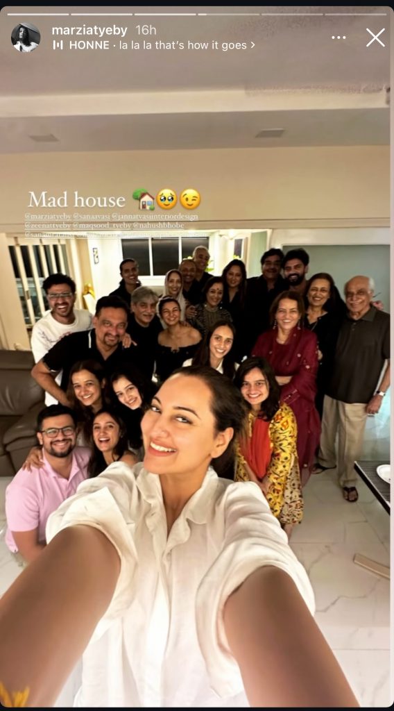 सोनाक्षी सिन्हा और जहीर इकबाल की शादी से पहले फैमिली गेट-टुगेदर की इनसाइड तस्वीरें सबसे ज्यादा खुश नजर आये पिता शत्रुघ्न सिन्हा 1 Family Get Together