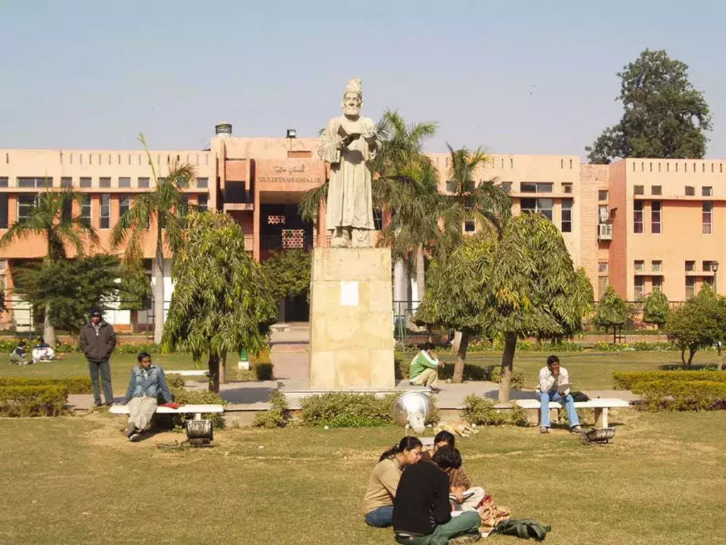 Barrister बनना है तो ये 5 ऑप्शन हैं आपके पास, चुन लें अपना बेस्ट कॉलेज 5 Jamia