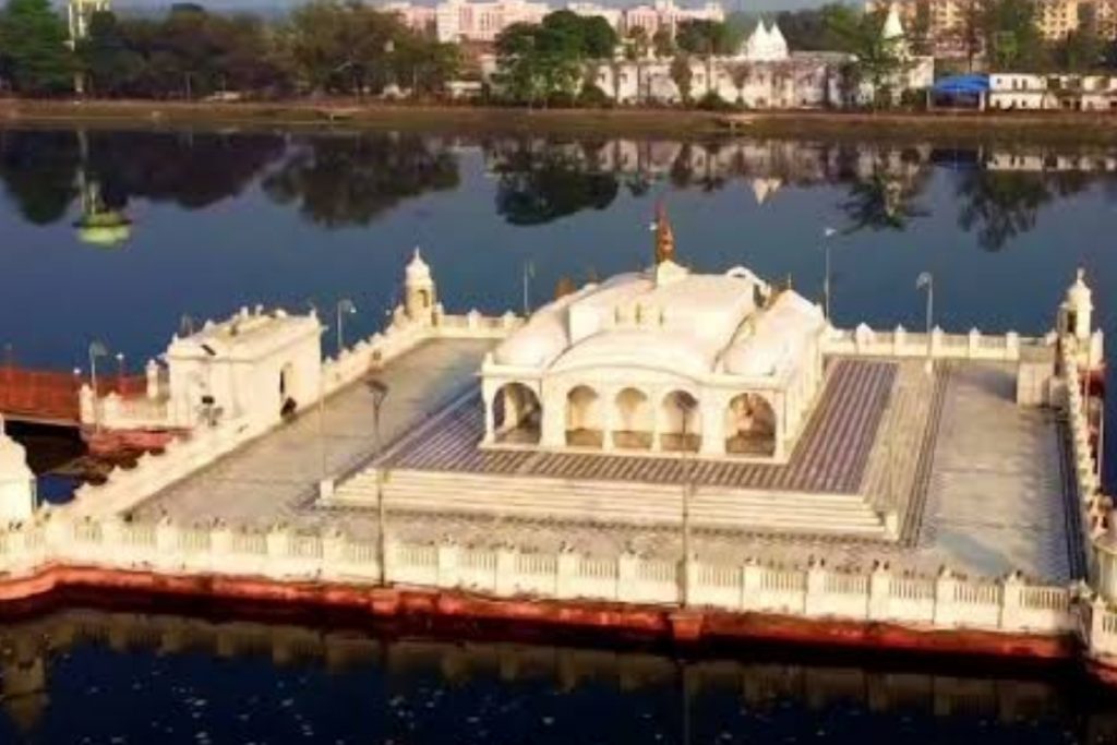 Bihar Tourism: बिहार आने की है तैयारी तो जरूर आएं ये प्रसिद्ध मंदिर 4 Jal Mandir Pawapuri