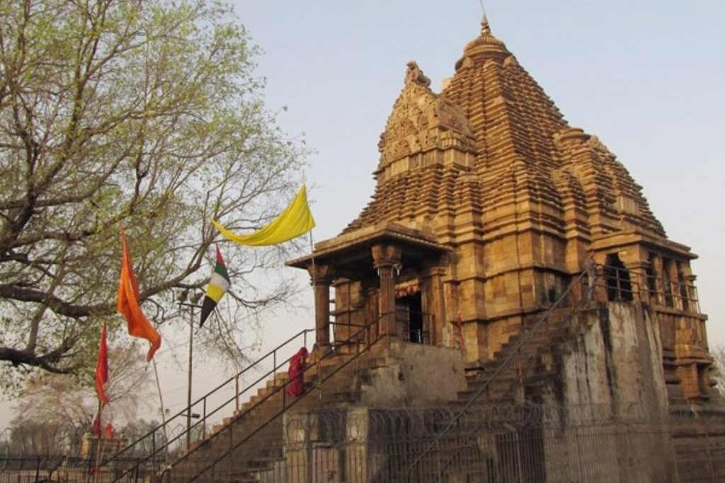 Madhya Pradesh: मैहर में स्वयं आल्हा करते है देवी की पूजा... जानें आल्हा-उदल की कहानी 1 Maihar 1