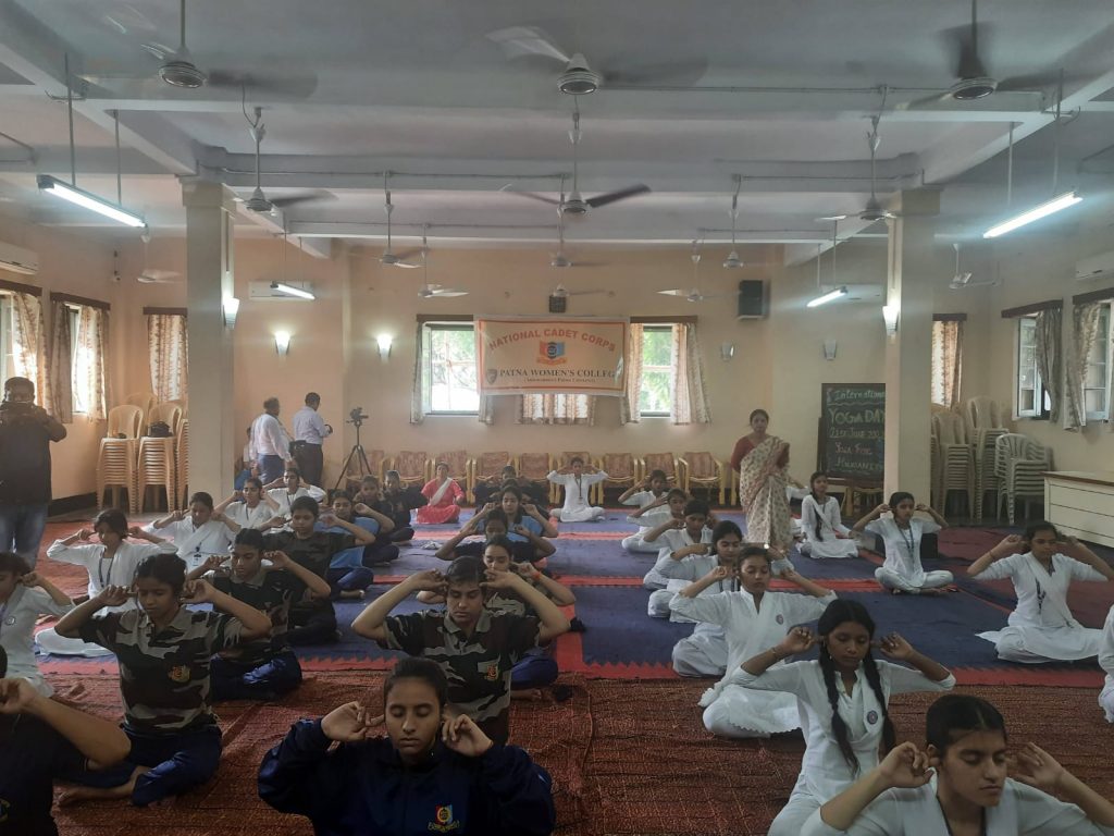 पटना में यहां लगती हैं योग की क्लास, कोर्स कर आप भी बन सकते हैं योग गुरु 1 Pwc Yoga