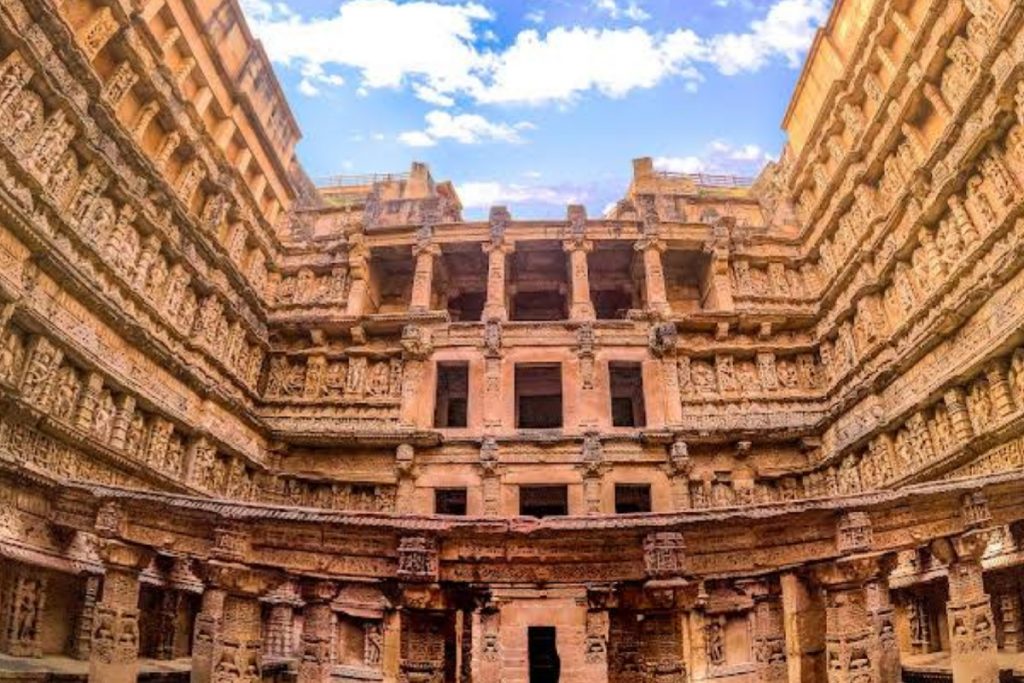 Gujarat Tourism: वीकेंड पर शॉर्ट ट्रिप के लिए है खूबसूरत जगहों की तलाश, चले आइए गुजरात 2 Rani Ki Vav Gujarat