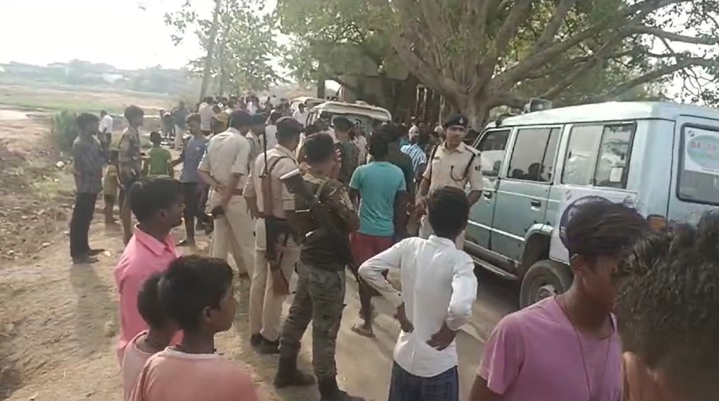 बिहार में अंतिम चरण में भी वोट बहिष्कार बनी चुनौती, बूथों पर पसरा सन्नाटा तो वोटरों को मनाने में लगे रहे अधिकारी 2 Screenshot 2024 06 01 124642