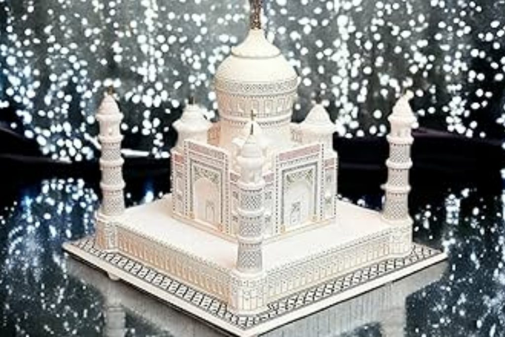 Vastu Tips: घर पर भूलकर भी न रखें ये 5 चीजें, होगा भारी नुक्सान 3 Taj Mahal Idol