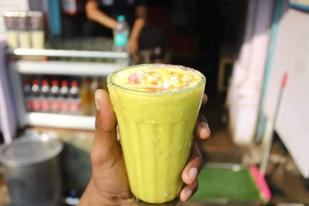 Varanasi Street Food: बनारसी चाट से लेकर कचौड़ी तक, इन स्ट्रीट फूड्स के लिए फेमस है बनारस 3 Thandai
