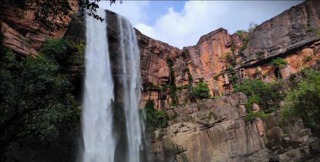 माॅनसून में भोपाल आएं हैं तो सेल्फी लेने के लिए ये 5 स्पॉट हैं एकदम खास 1 Waterfall