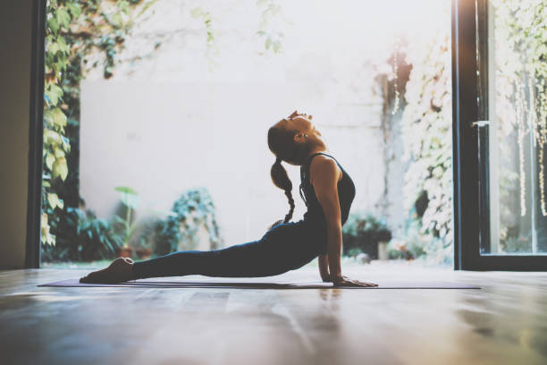 Importance Of Yoga And Meditation: जीवन में अपनाएं योग और मेडिटेशन, ये बीमारियां रहेंगी दूर 2 Back Pain